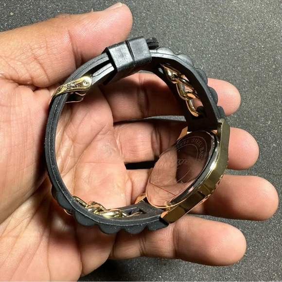 Simone Chic Ladies Fashion Quartz Watch Gold Tone RhineStone Accents Working - Picture 9 of 9